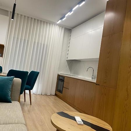 טיראנה City Center Apartment Kafe Flora מראה חיצוני תמונה