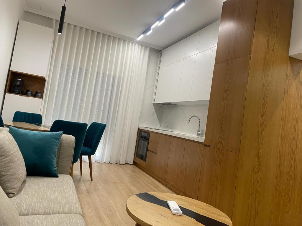 טיראנה City Center Apartment Kafe Flora מראה חיצוני תמונה