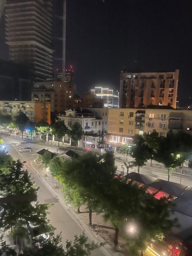 טיראנה City Center Apartment Kafe Flora מראה חיצוני תמונה